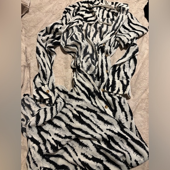 Fashion Nova Silva Crepe Maxi Dress - Black/White - Picture 3 of 3